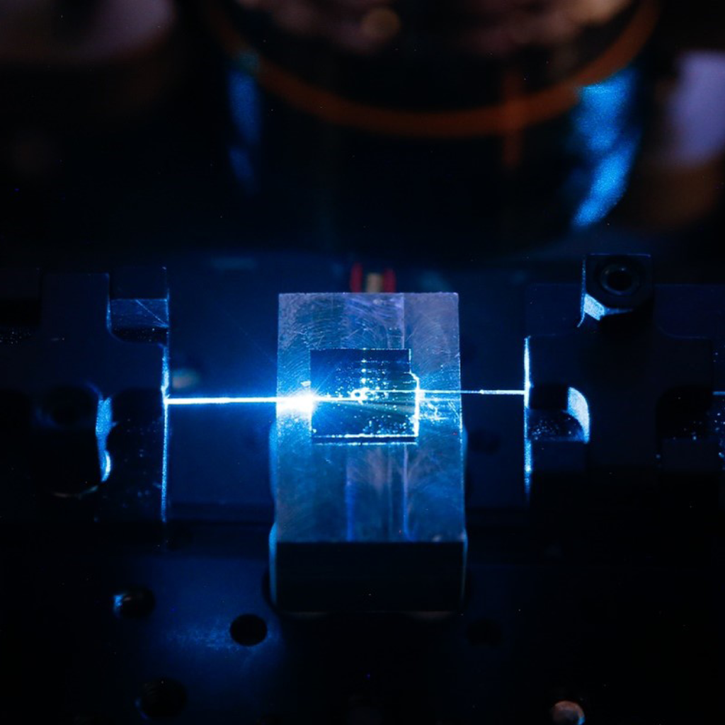 Researchers fabricate chip-based optical resonators with record low UV losses 