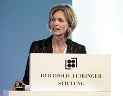Elizabeth Rogan presenting at Berthold Leibinger Innovationspreis